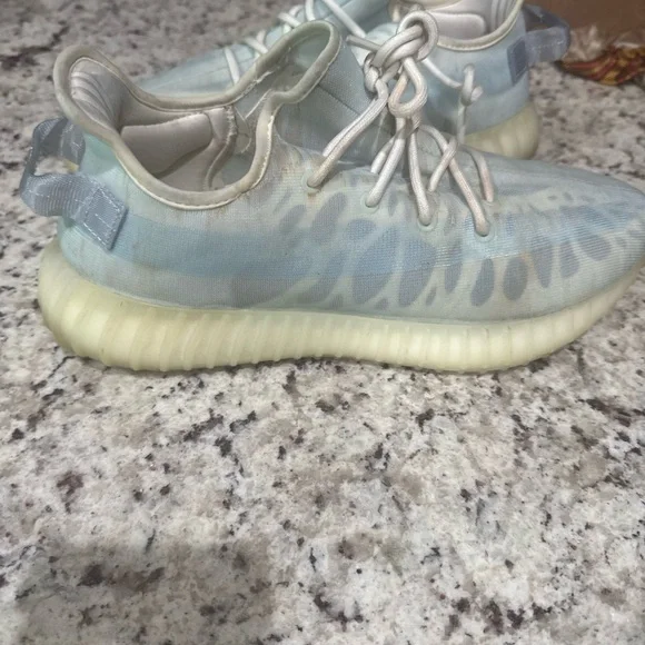 Adidas Yeezy Boost 350 V2 Sneakers